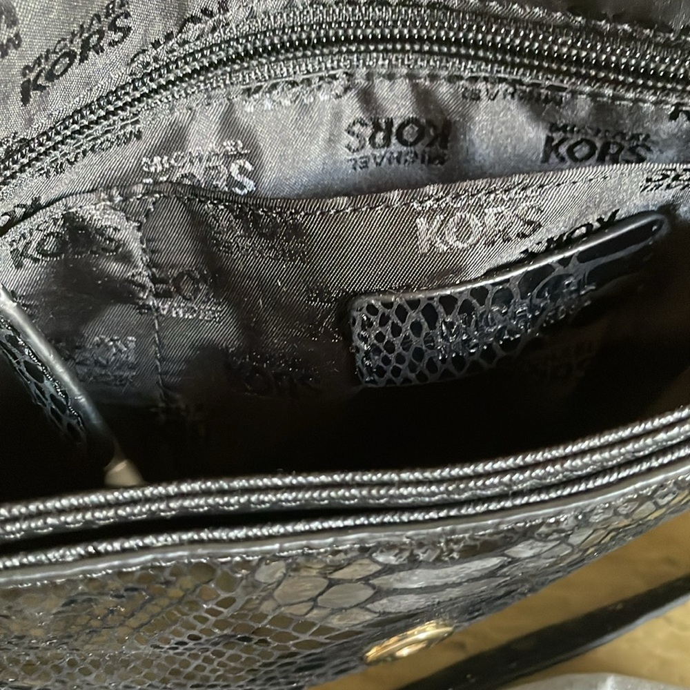 Michael Kors Bedford Black Convertible Shoulder Strap Embossed Leather Handbag - Picture 5 of 12